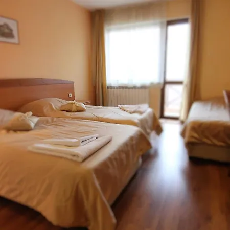 酒店 Pirina Club 3*