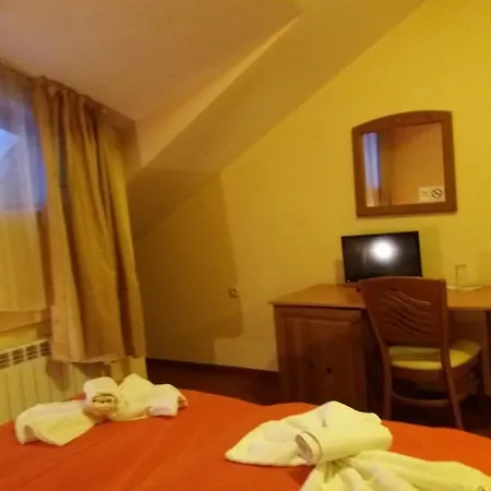 酒店 Pirina Club 班斯科